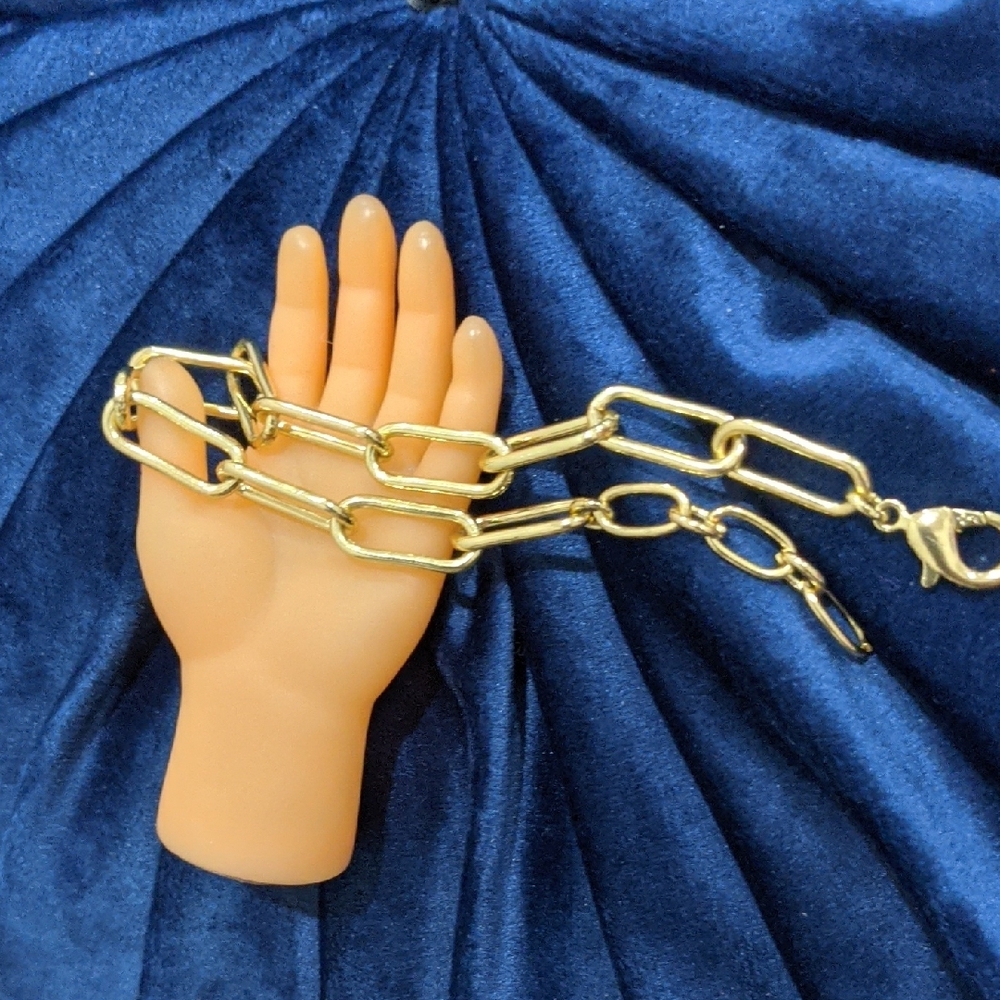 Solid And Beautiful Gold Paperclip Chain Bracelet - image 1